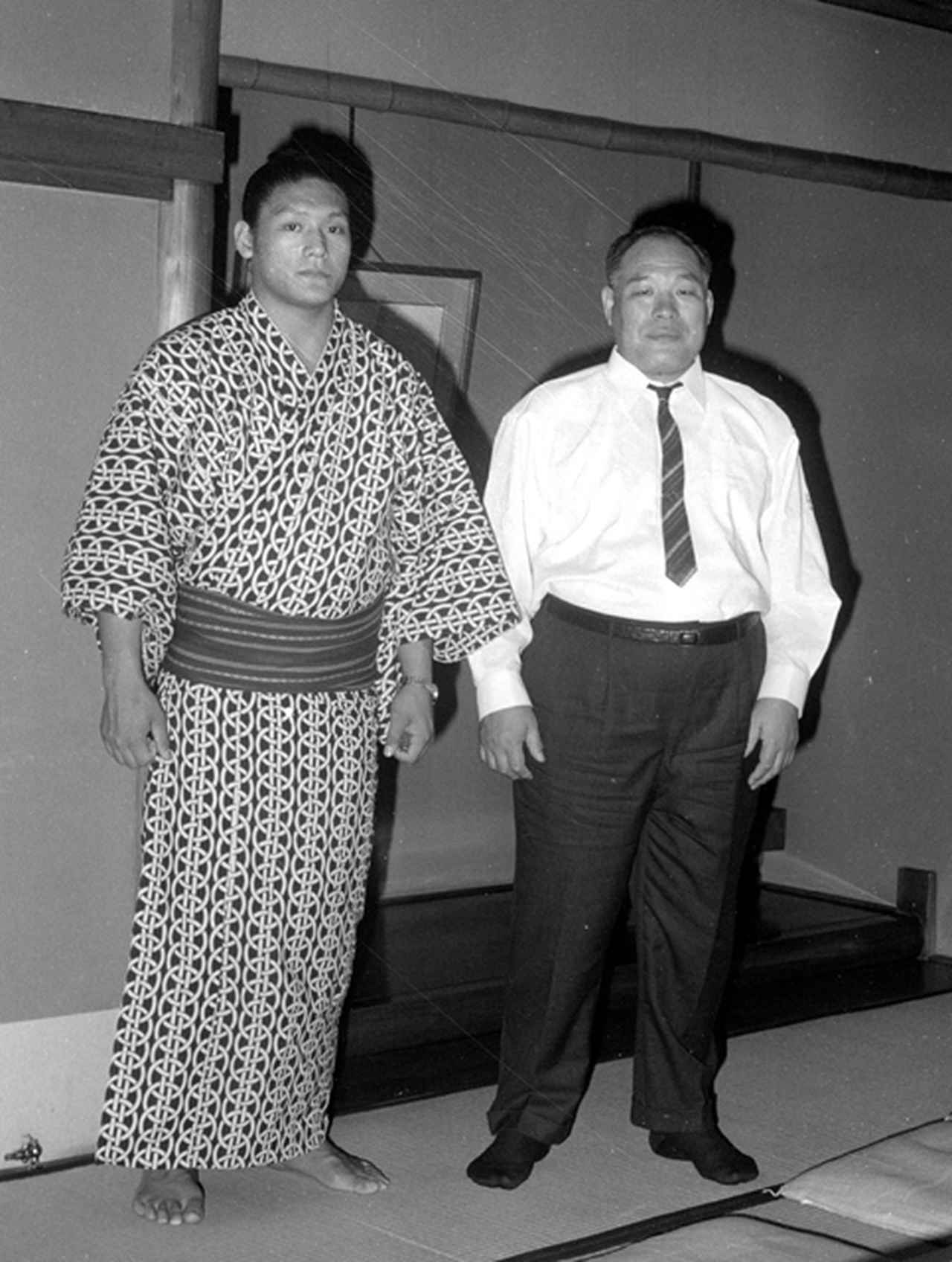 直接お引き取り限定】大相撲力士 元大関 増位山太志郎肉筆 油彩絵画