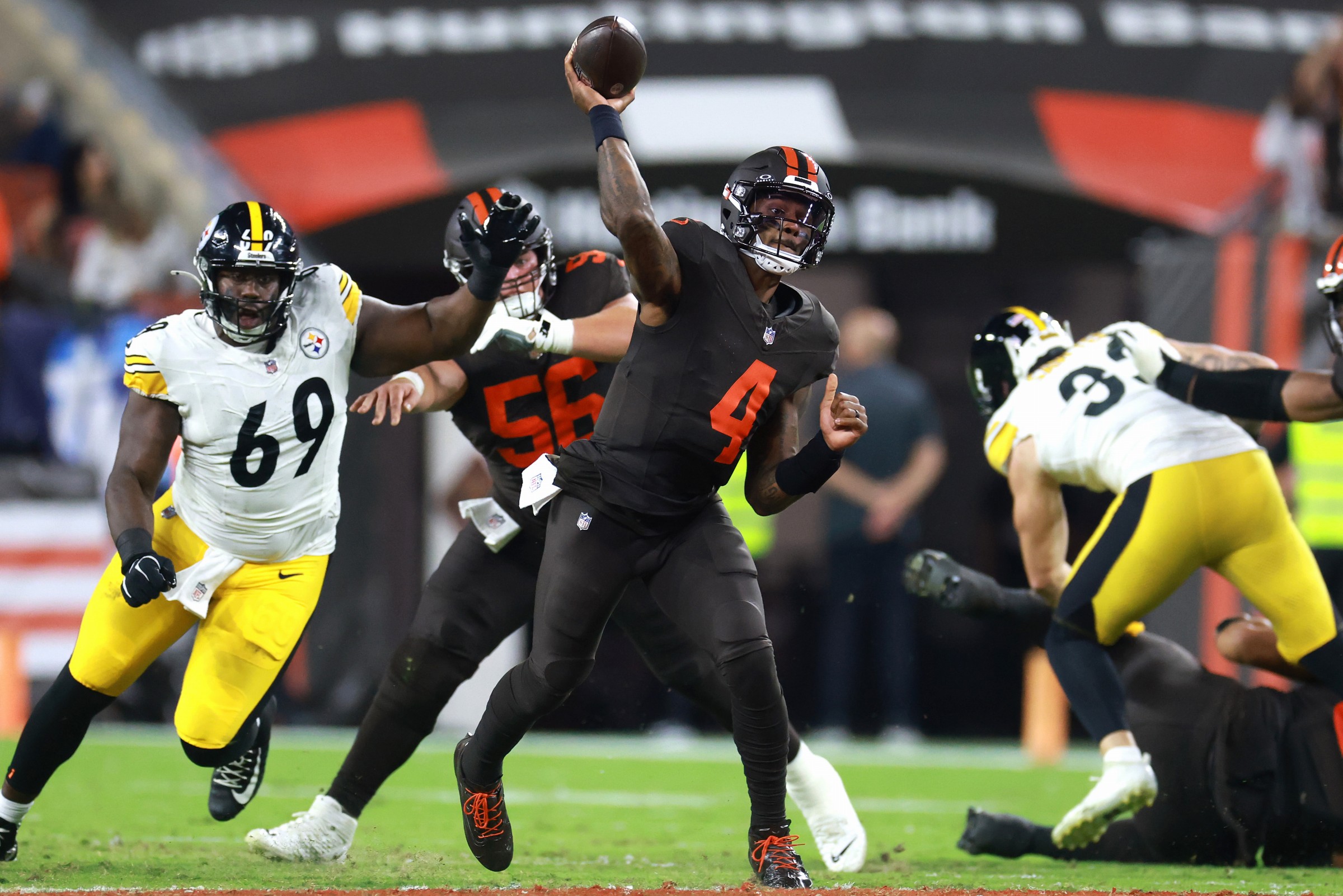 NFL】最も困難な課題「ブラウンズの先発QB問題」を解決しつつある