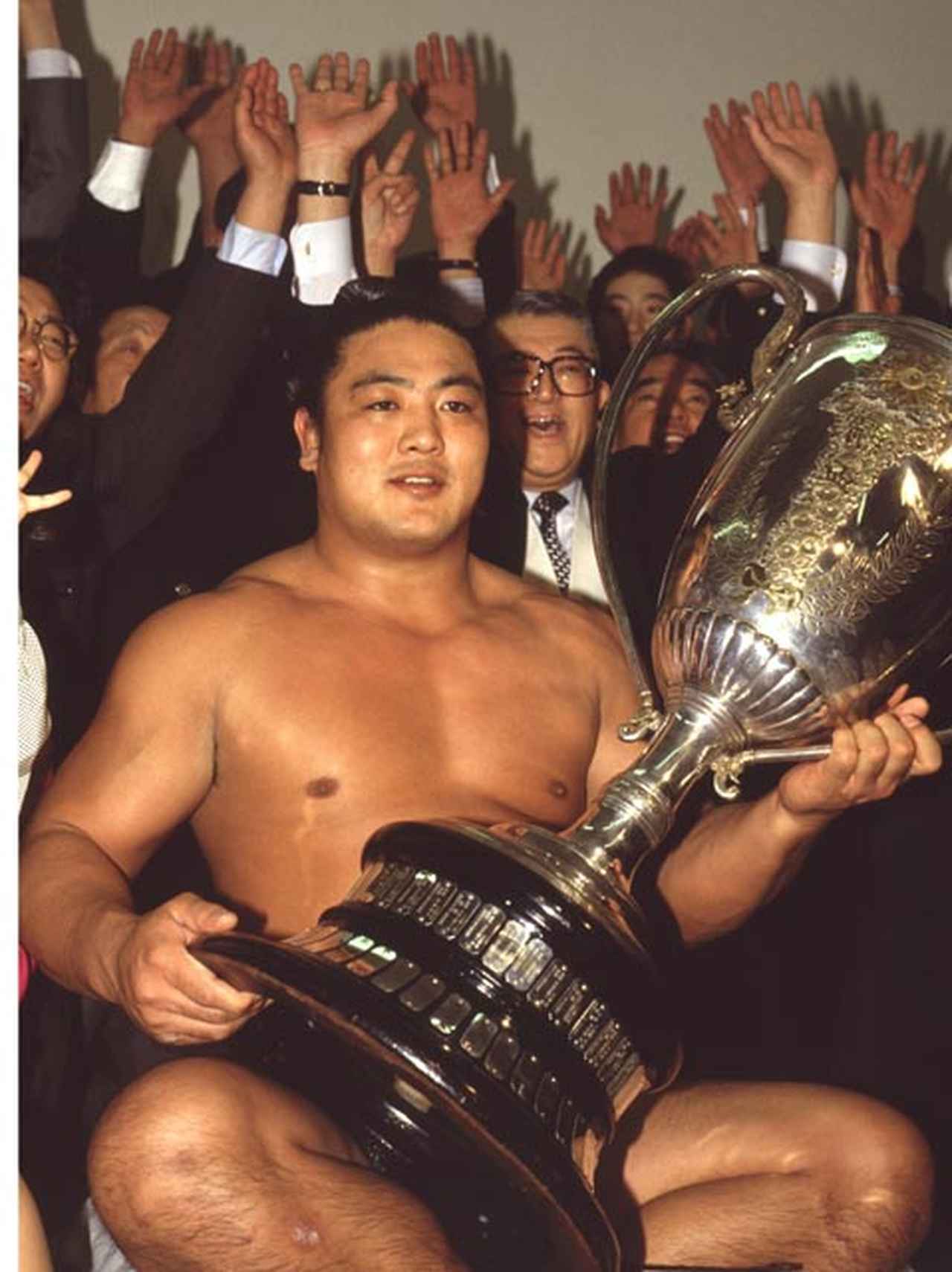 大相撲クイズ⑲ 霧島以前の最スローVは！？ | BBMスポーツ | ベース