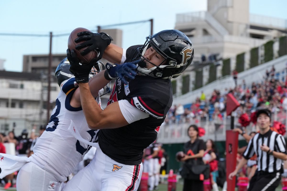 【富士通 vs オール三菱】第3Q、富士通WR松井が、QB高木からのTDパスをキャッチ＝©X LEAGUE