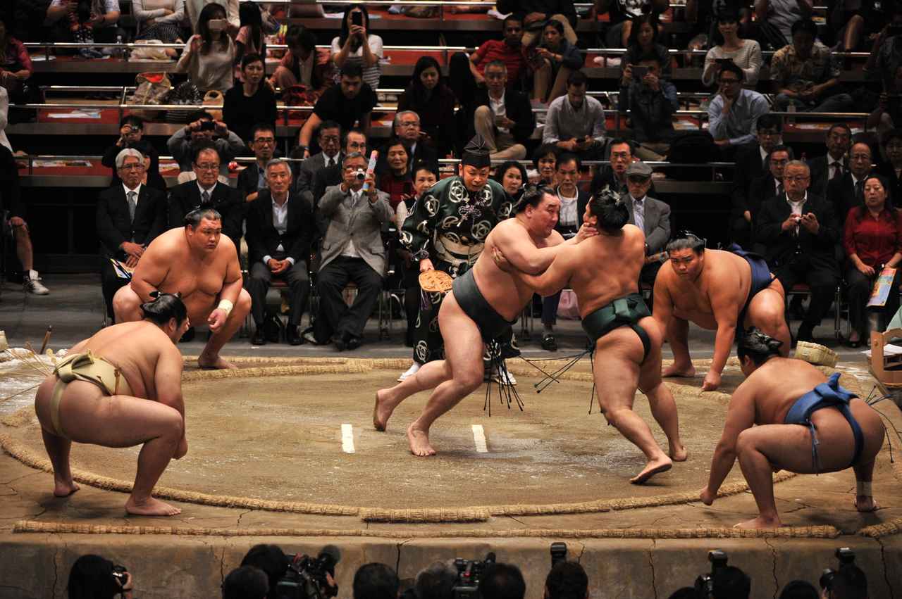 10月のナイス・ショット】 16年ぶりに行われた 「横綱五人掛かり